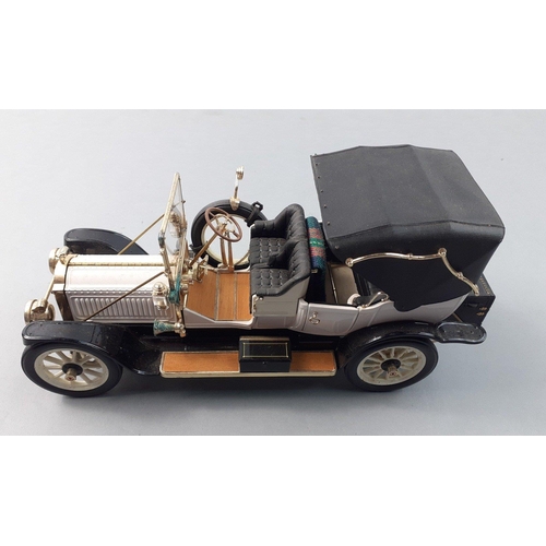 431 - FRANKLIN MINT 1912 Packard Victoria Die Cast Model with certificate.  Model in good collectible orde... 