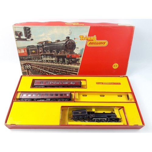 435 - TRI-ANG Railway set model RS.29 in box.  Comprises Loco 61572, tender and two carriages which all ap... 