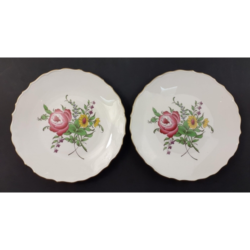 465 - A pair of modern Spode plates with pretty flower design and gilt scalloped edges, 23cm diameter#464... 