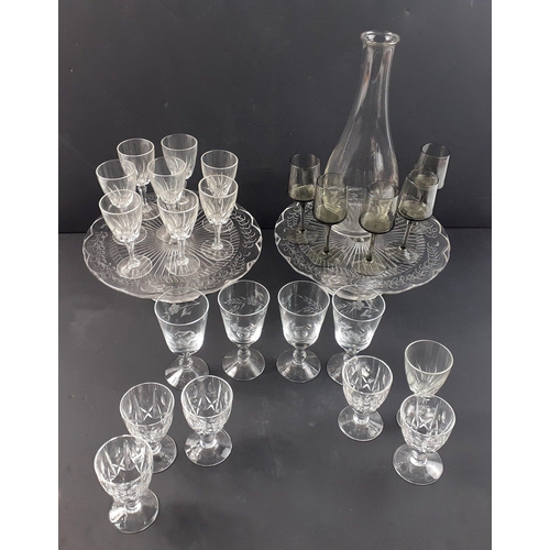 485 - A selection of glassware including 2 cake display stands (25cm dia approx), a carafe, plus assorted ... 