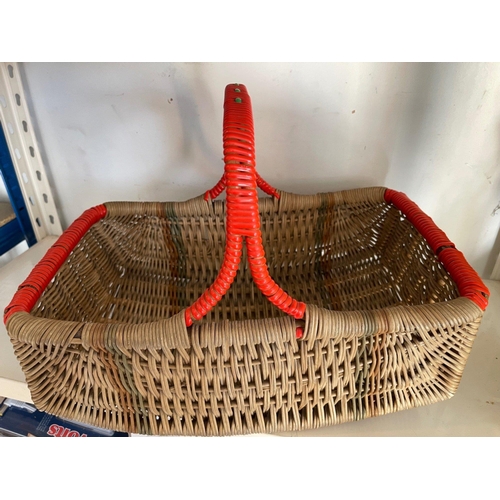 492 - A stylish c1950's VINTAGE wicker shopping basket - I remember my granny taking a shopping basket lik... 