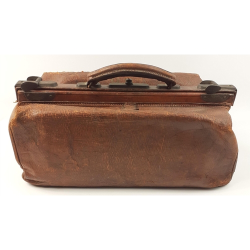 504 - WHATS UP DOC? - A GLADSTONE bag in nicely worn condition with intact catches, 40cm across approx#503... 