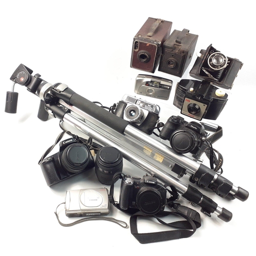 532 - A super photographic lot to include a CANON EOS 1000F camera with a Sigma 35 - 80 mm lens, a separat... 