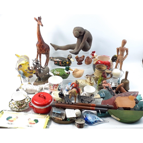 593 - A substantial decorative lot to include duck coat rack, wobble head cat, chicken tray by FAIRMOUNT, ... 