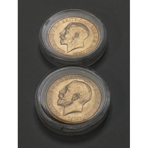 67 - From the London Mint - a boxed set of The King George V First World War first and last year gold sov... 