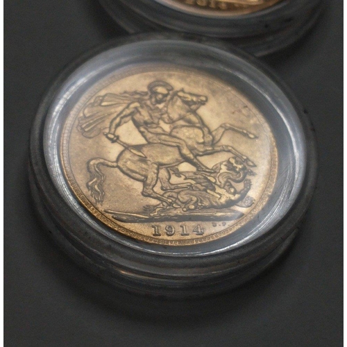 68 - From The London Mint Office - a boxed set of 2 gold sovereigns - Centenary of the Great War 1914 &am... 