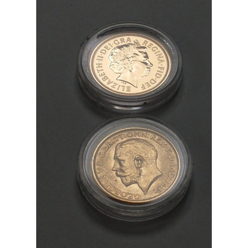 68 - From The London Mint Office - a boxed set of 2 gold sovereigns - Centenary of the Great War 1914 &am... 