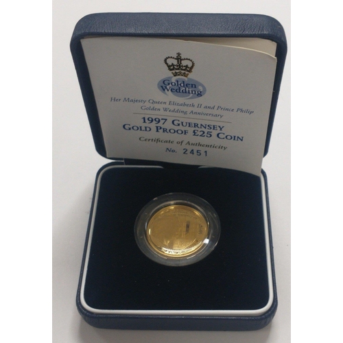 75 - A stunning 1997 Guernsey GOLD PROOF £25 coin with Royal Mint Certificate.  Beautifully presente... 