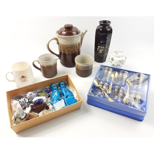 587 - A mixed box to include a set of Middle Eastern coffee cups, small ginger jar, pair of Chinese foo do... 