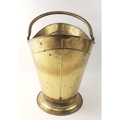 164 - A lovely large brass coal scuttle in excellent condition.  Super display item but functional too !  ... 