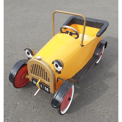 190 - A magnificent BRUM ride-on car in excellent condition, 100cm long approx.  Pedals working fine#22... 