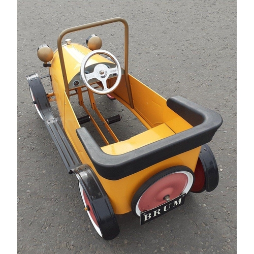 190 - A magnificent BRUM ride-on car in excellent condition, 100cm long approx.  Pedals working fine#22... 