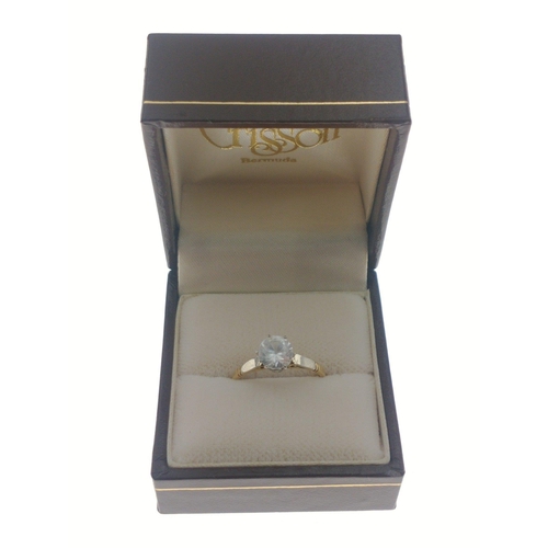 12 - STUNNING SOLITAIRE DIAMOND RING - A 750 stamped yellow gold and platinum diamond solitaire (tested) ... 