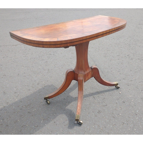 387 - A top quality mahogany Victorian single pedestal four splayed leg folding card table with green baiz... 