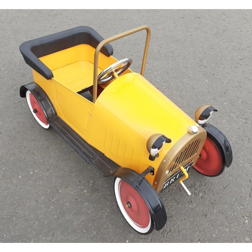 158 - A magnificent BRUM ride-on car in excellent condition, 100cm long approx.  Pedals working fine#26... 