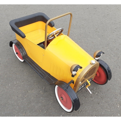 142 - A magnificent BRUM ride-on car in excellent condition, 100cm long approx.  Pedals working fine#142... 