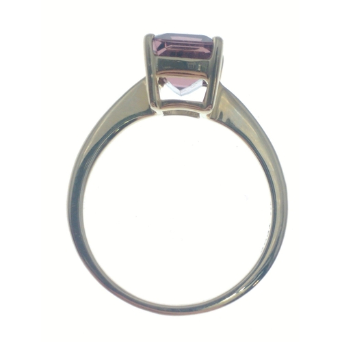 28 - A 10K gold ring with large rectangular pink stone, size K, gross weight 2.05g approx#28
