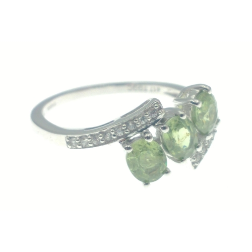 41 - 10k stamped (9ct hallmarked) white gold ring set with three green stones and white stones on shoulde... 