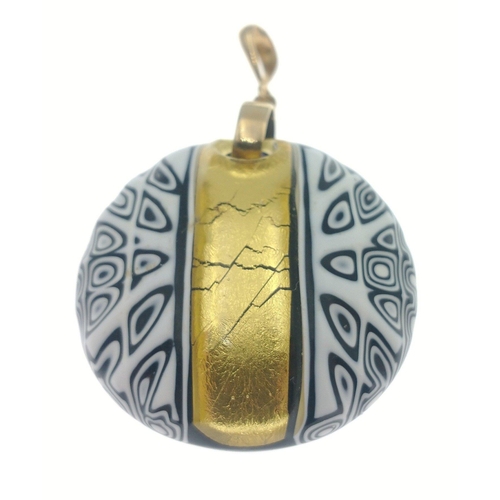 80 - A MARVELLOUS MURANO glass pendant, stamped 925 to suspension 4cm length#80