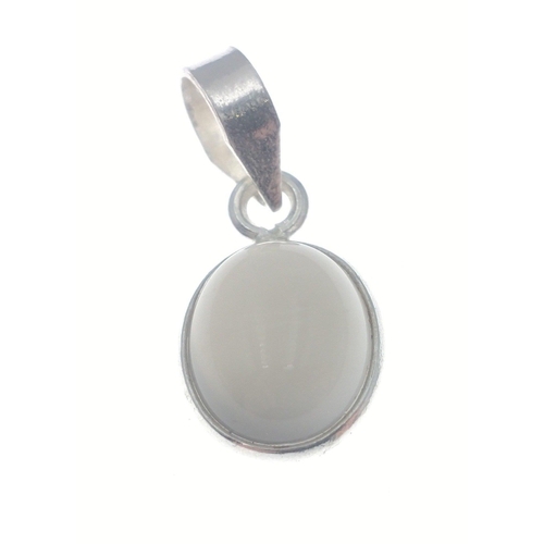 87 - A small Jaipur 925 pendant with a 8mm centre stone#87