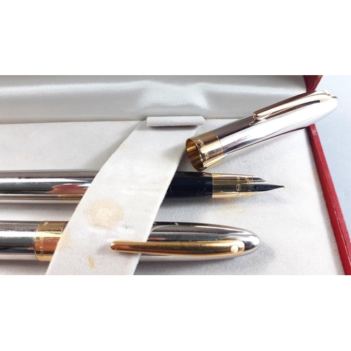 104D - Set of 2 SHEAFFER pens in red SHEAFFER presentation box. Both in chrome finishes with gold electropl... 