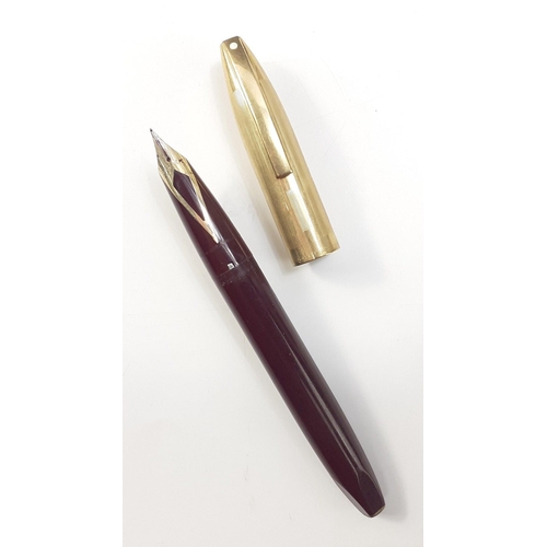 105 - A lovely chunky SHEAFFER American made fountain pen with gilt cap and 14k nib - in good collectable ... 