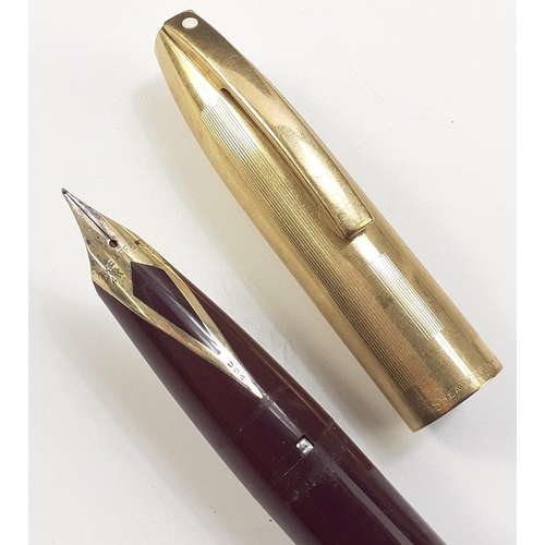 105 - A lovely chunky SHEAFFER American made fountain pen with gilt cap and 14k nib - in good collectable ... 