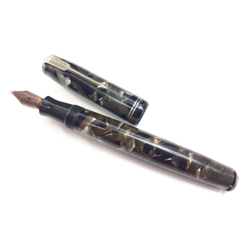 106 - A beautiful Canadian made PARKER vacumatic grey marble barrel with 14K nib.  In excellent condition ... 