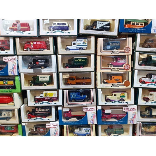 183 - A collection of boxed collectible model cars to include LLEDO DG091009 FODEN Steam Wagon TATE & ... 