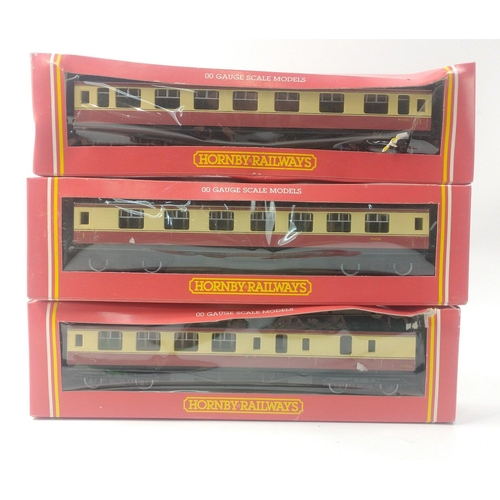 219 - HORNBY R.443 BR (ex LMS) brake 3rd coach and 2 x R.442 BR Ex LMS coach composite#242