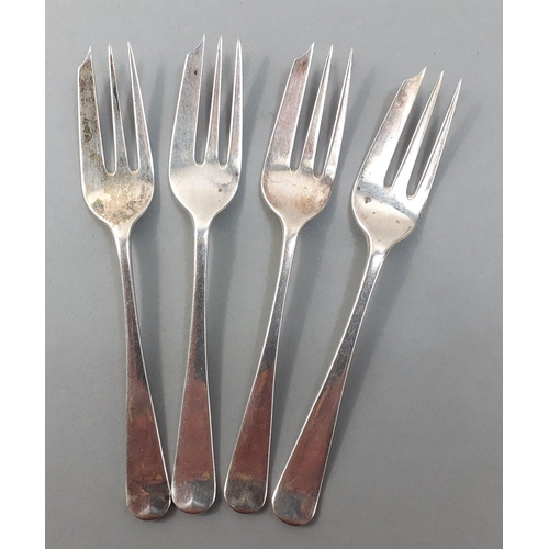 30 - Four silver hallmarked cake forks, London 1935, each 13cm long approx, weight 80g approx#43