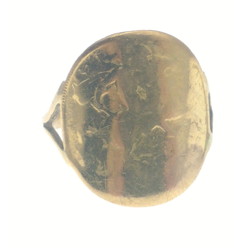 7A - A well worn Edward VII gold half sovereign ring  within indistinct marks to the shank but independen... 