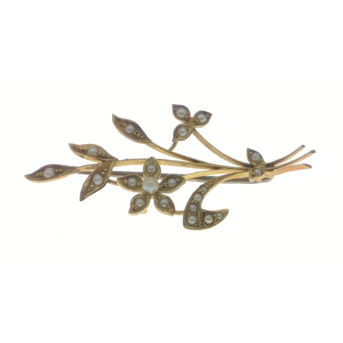 14 - A very pretty EDWARDIAN bar brooch in the shape of a branch with seed pearls,  44mm approx, gross we... 