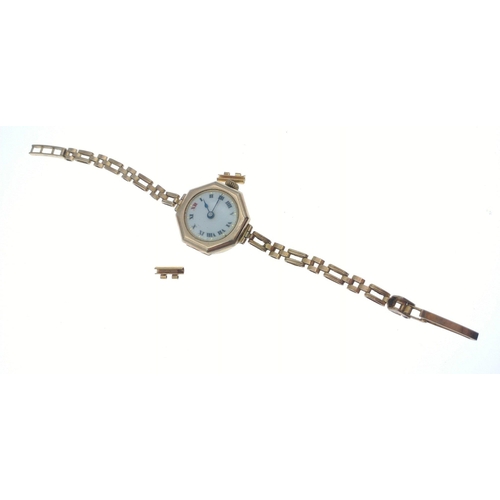 36 - A lovely 9ct Gold Ladies Cocktail watch with hallmarked bracelet. Total gross weight  18.37. Present... 