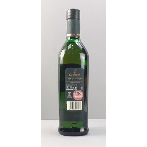 34 - A bottle of 70cl GLENFIDDICH single malt whisky#43