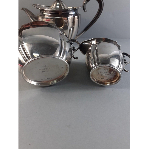 124 - A gorgeous quality silver plated tea service comprising teapot, sugar and cream. All in excellent co... 