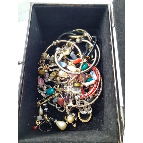 155 - A small jewellery box with contents of quality costume pieces including bangles, bracelets, clips, s... 