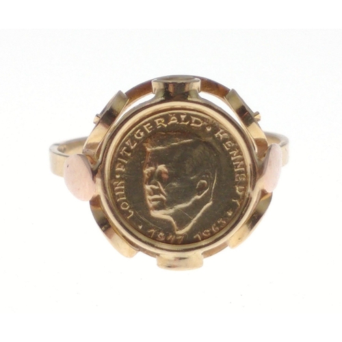 19 - A lovely 585 stamped 14k gold ring with an inset John F Kennedy memorial token. Total gross weight 2... 