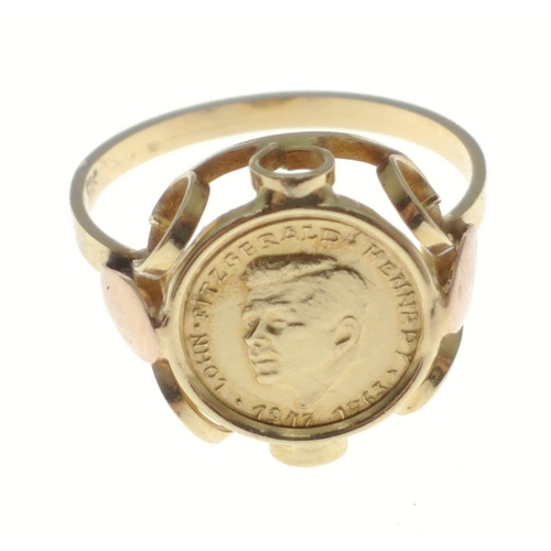 19 - A lovely 585 stamped 14k gold ring with an inset John F Kennedy memorial token. Total gross weight 2... 