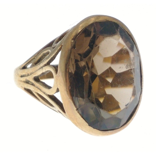 39 - A large chunky 9ct stamped gold ring set with Cairngorm style stone, with pierced shoulders, size N,... 