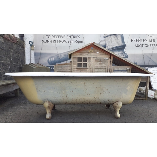 486 - ANTIQUE solid cast iron deep bath - would look great restored or even would make a great ornamental ... 