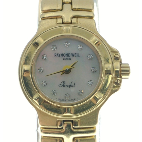 33 - A lady's 18k/750 yellow gold RAYMOND WEIL  Parsifal bracelet watch. Dial is mother of pearl, hour ma... 