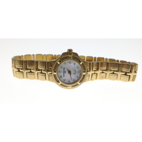 33 - A lady's 18k/750 yellow gold RAYMOND WEIL  Parsifal bracelet watch. Dial is mother of pearl, hour ma... 