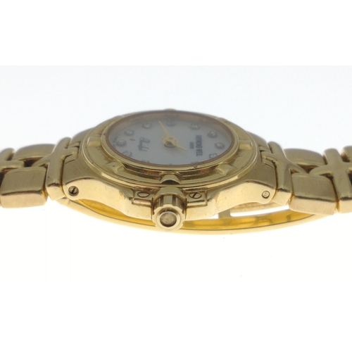 33 - A lady's 18k/750 yellow gold RAYMOND WEIL  Parsifal bracelet watch. Dial is mother of pearl, hour ma... 