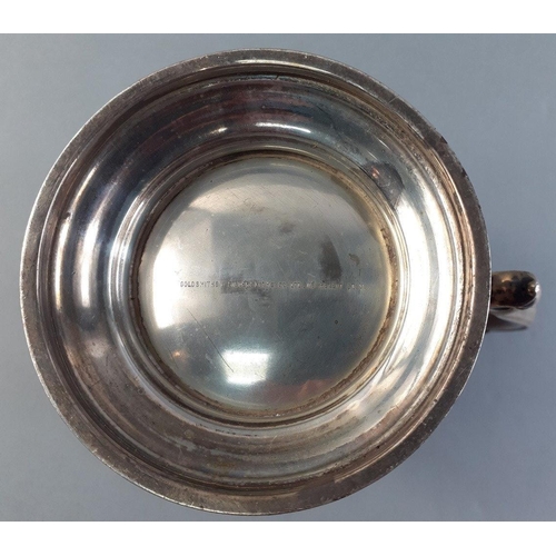 44 - Goldsmiths and Silversmiths silver tankard hallmarked London 1935.  Nice and stylish and unmonogramm... 