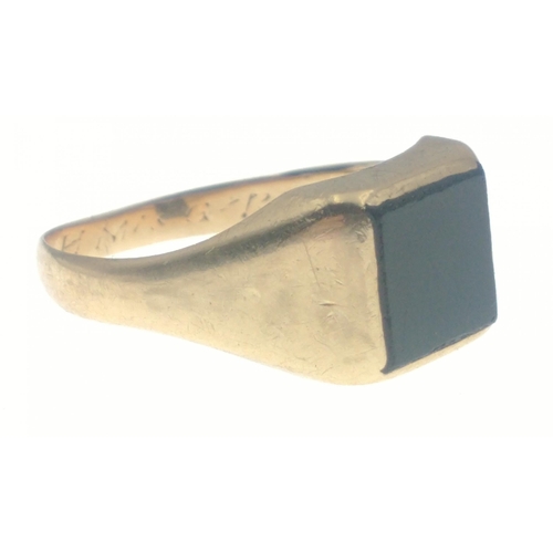 5 - A 375 stamped yellow gold signet ring with a square black stone ring size Q weight gross 5.47g appro... 