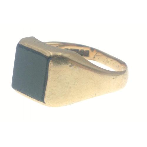 5 - A 375 stamped yellow gold signet ring with a square black stone ring size Q weight gross 5.47g appro... 