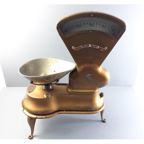 121 - AVERY TOLEDO metal scales on stand with pan.  Measures up to 1lb.  Includes weights. Very attractive... 