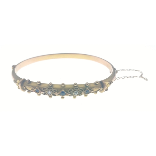 Stunning 375 hallmarked yellow gold snap shut bracelet with alternating ...