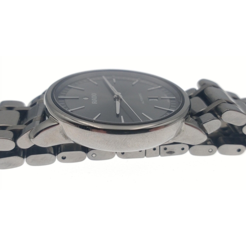 130 - Gents RADO of Switzerland Gents Diamaster bracelet watch with grey face. Automatic movement with scr... 